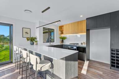 74 Metoriti Crescent_3