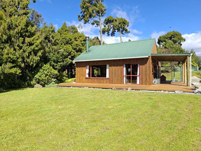 Off-grid home with native bush setting