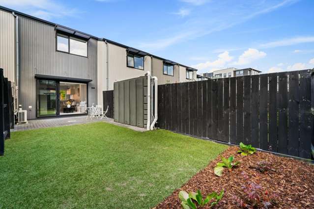 Spacious Yard, Top Location + Study