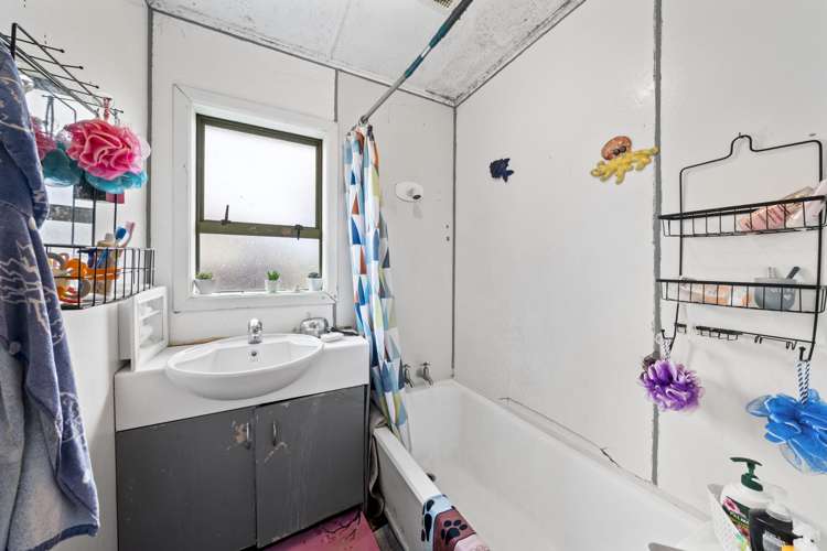 3 Clarkson Crescent Otara_10