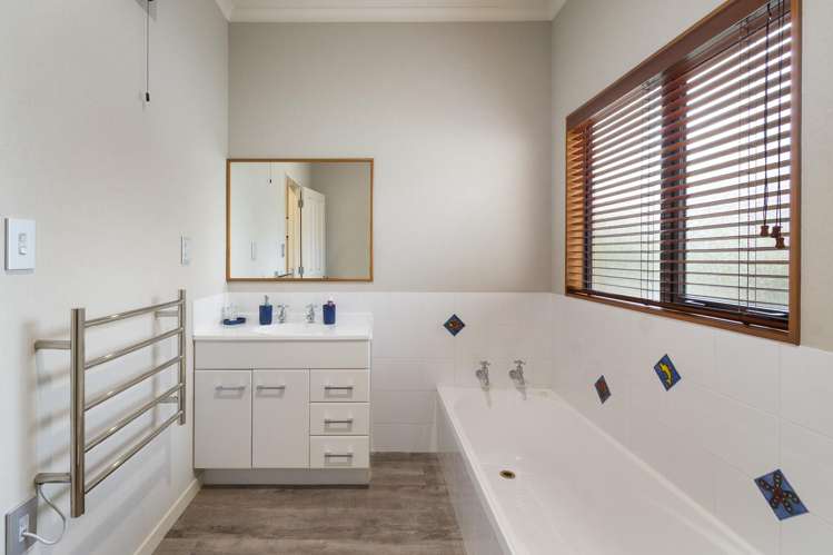 33 Cashmere Drive Fitzherbert_16