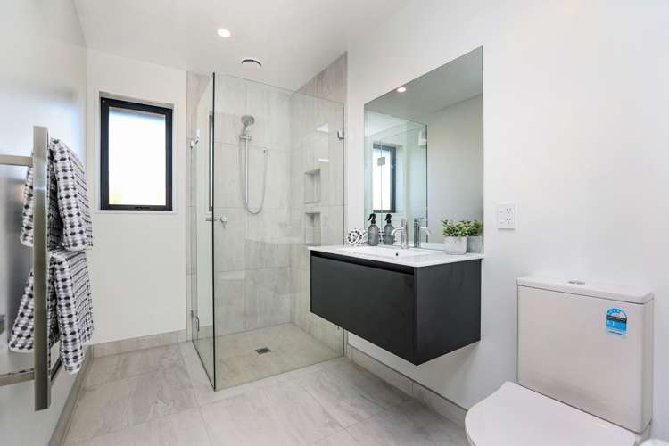 52 Strowan Avenue Elgin_24