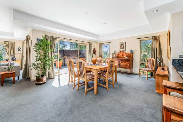 204 Southfield Drive Lincoln_14