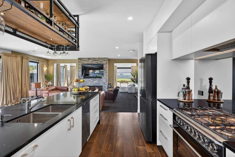 56 Carnaveron Drive Lincoln_12