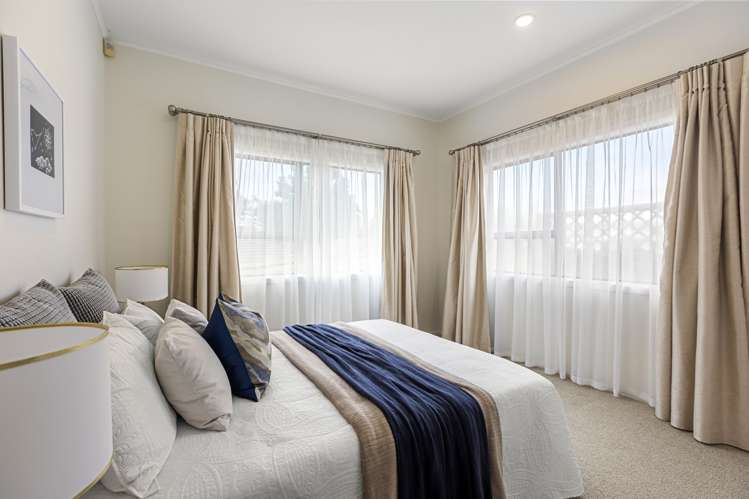 1042 Great North Road Point Chevalier_14