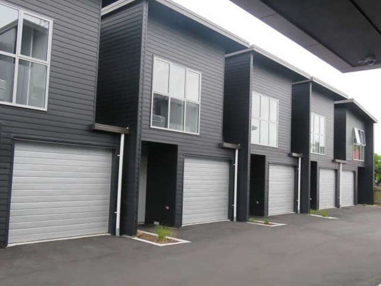 8/100 Knighton Road Hillcrest_3