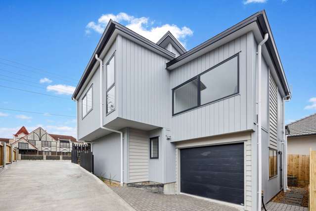 Modern Comfort Meets Practical Living - Mt Roskill