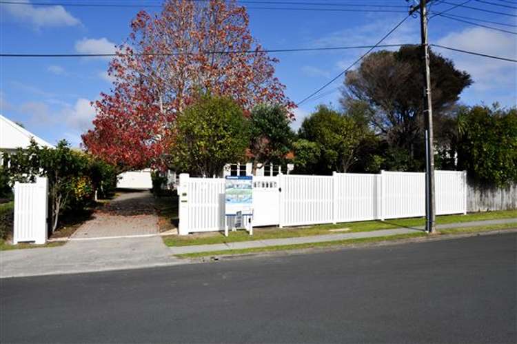 19 Achilles Crescent Narrow Neck_21