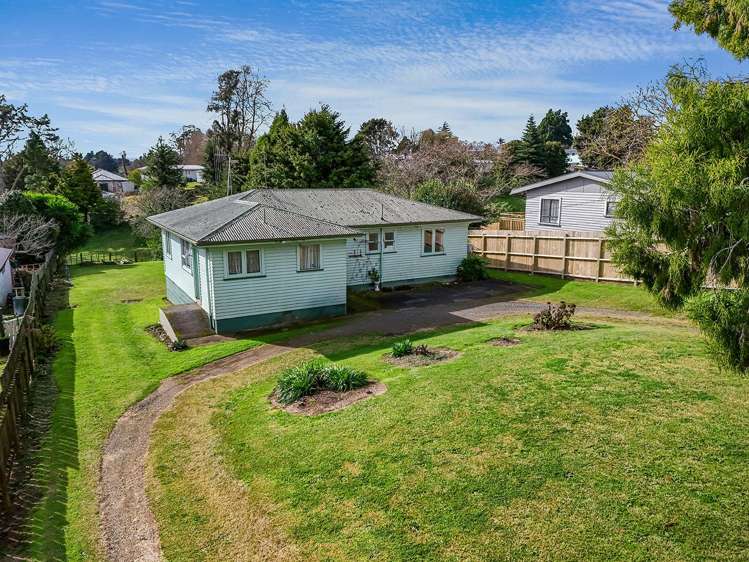13 Acacia Avenue_0