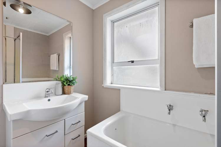 809 Maitland Crescent Mayfair_11