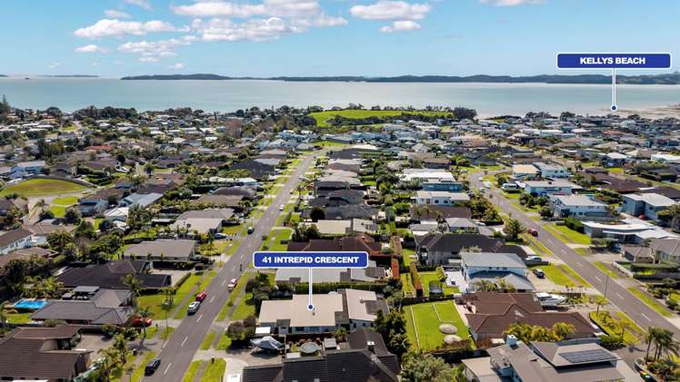 41 Intrepid Crescent Beachlands_11