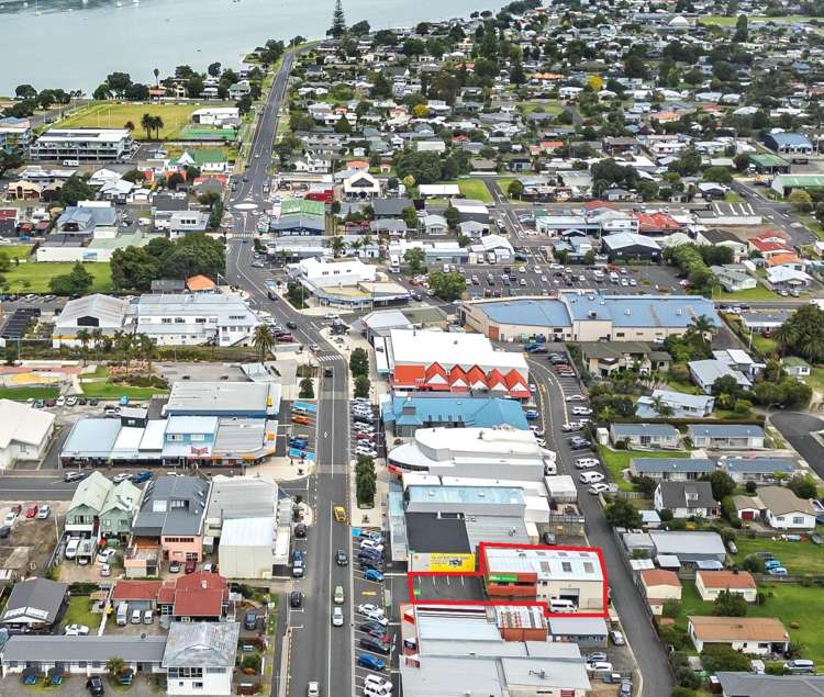 Busy liquor outlet offers bubbly opportunity