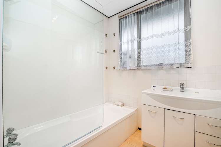 2/23 Starforth Place Henderson_8