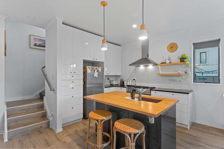 215 Kyle Road Greenhithe_7