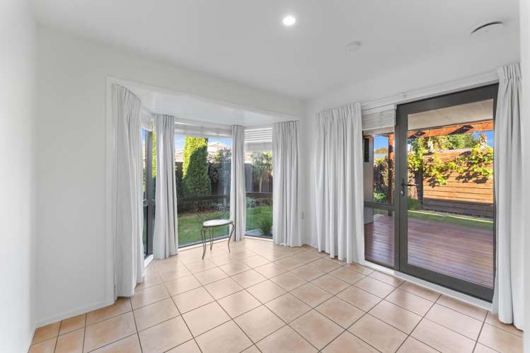 2/49 Sarabande Avenue_5