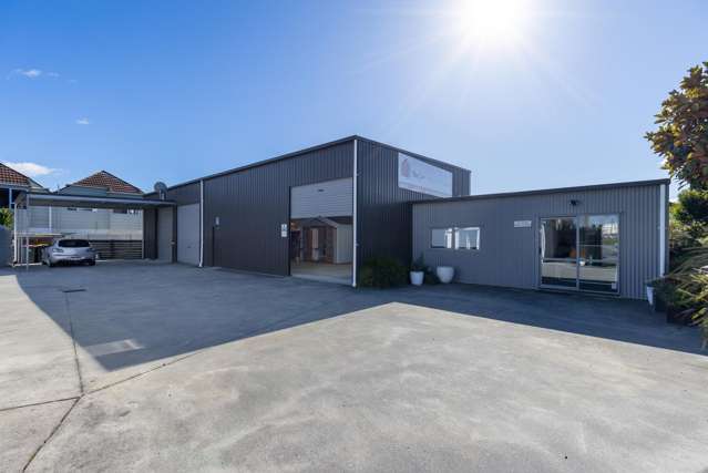 Versatile Richmond Business Base with Secure Yard