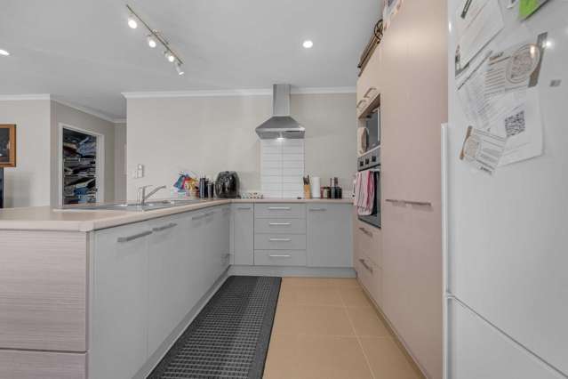 Modern 4 Bedroom Home in Prime Location!