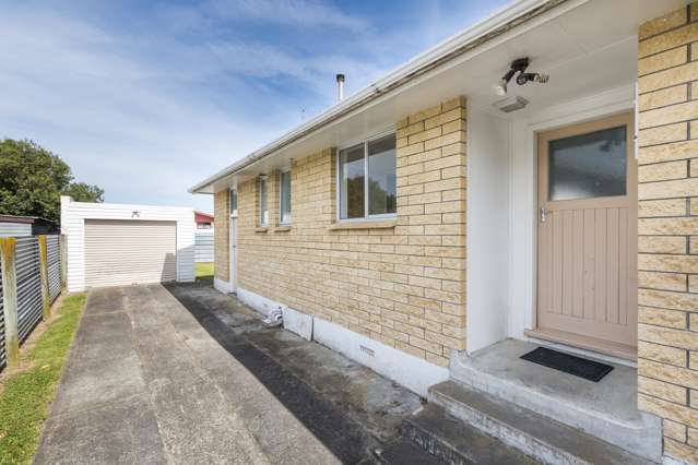 8 Robinson Crescent Westbrook_1