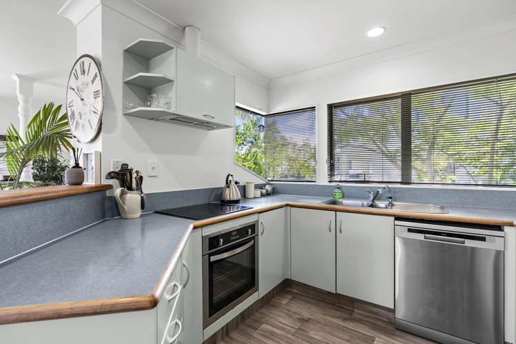 12 Thornlea Drive Welcome Bay_8