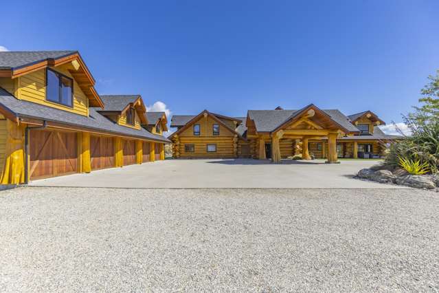 Luxury Master Built Cedar Estate in Central Otago