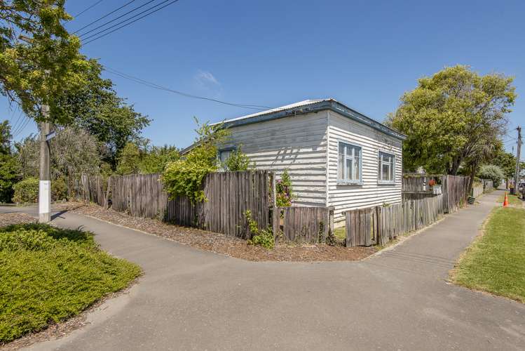 210 Edgeware Road Edgeware_0