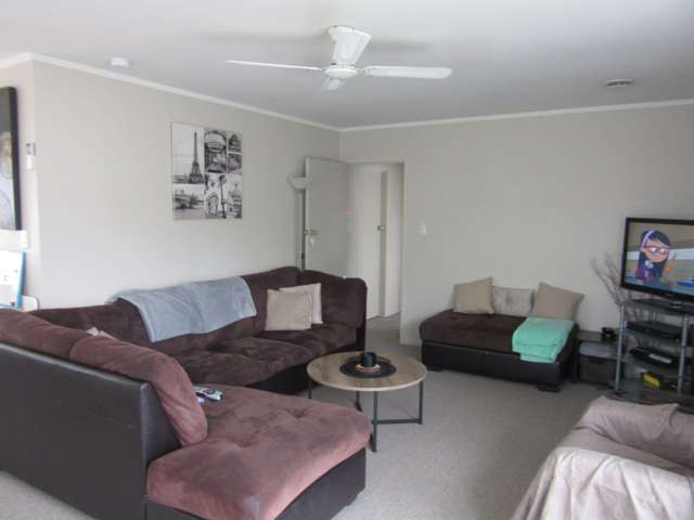 2/60 Riverside Road Orewa_1