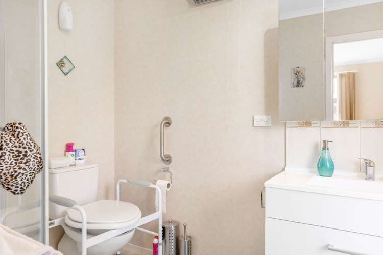 9 Magnolia Rise Waipahihi_17