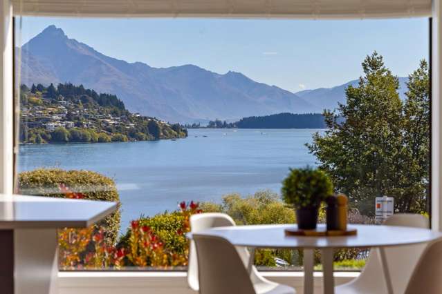 Strong Lake Views In Old Frankton