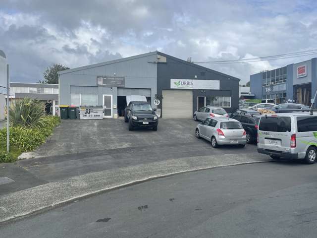 Unit B, 16 Parity Place Wairau Valley_2