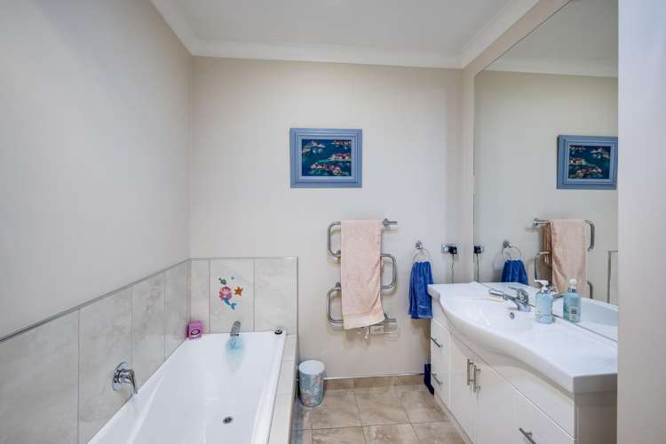 18 Portland Place Poraiti_13