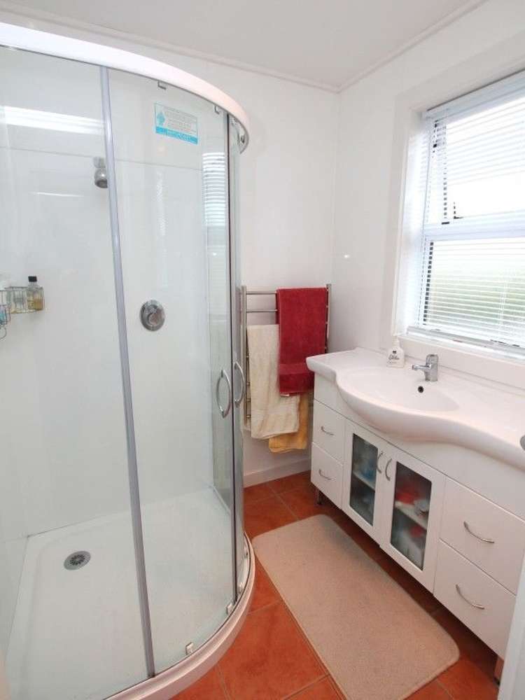 5 Queens Drive Allenton_12