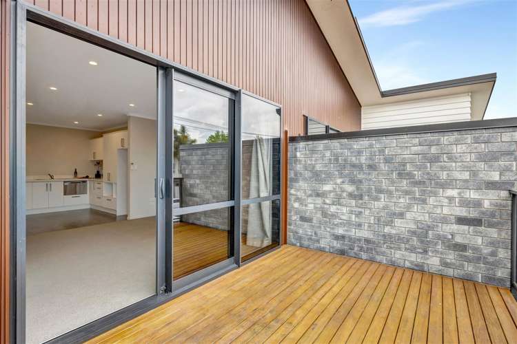 2/10 Charlemont Street Whitiora_8