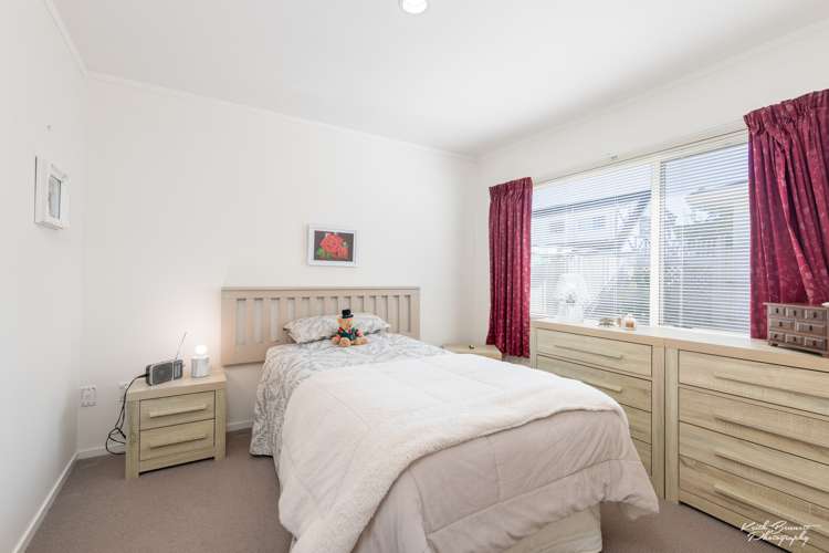 2/17 John Street Trentham_5