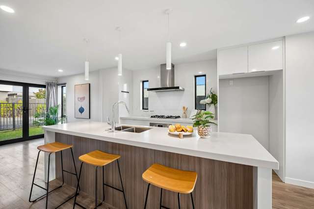 Freehold 4-Bedroom Family Home in Prime Silverdale