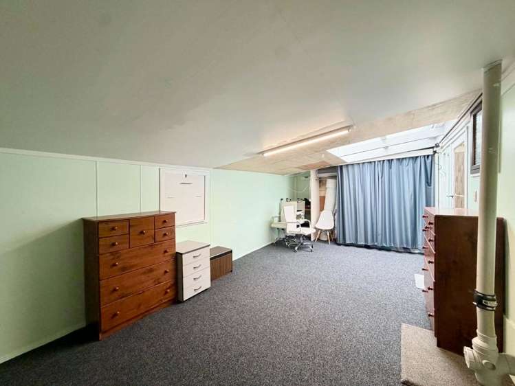 161 Parklands Avenue 10825_15