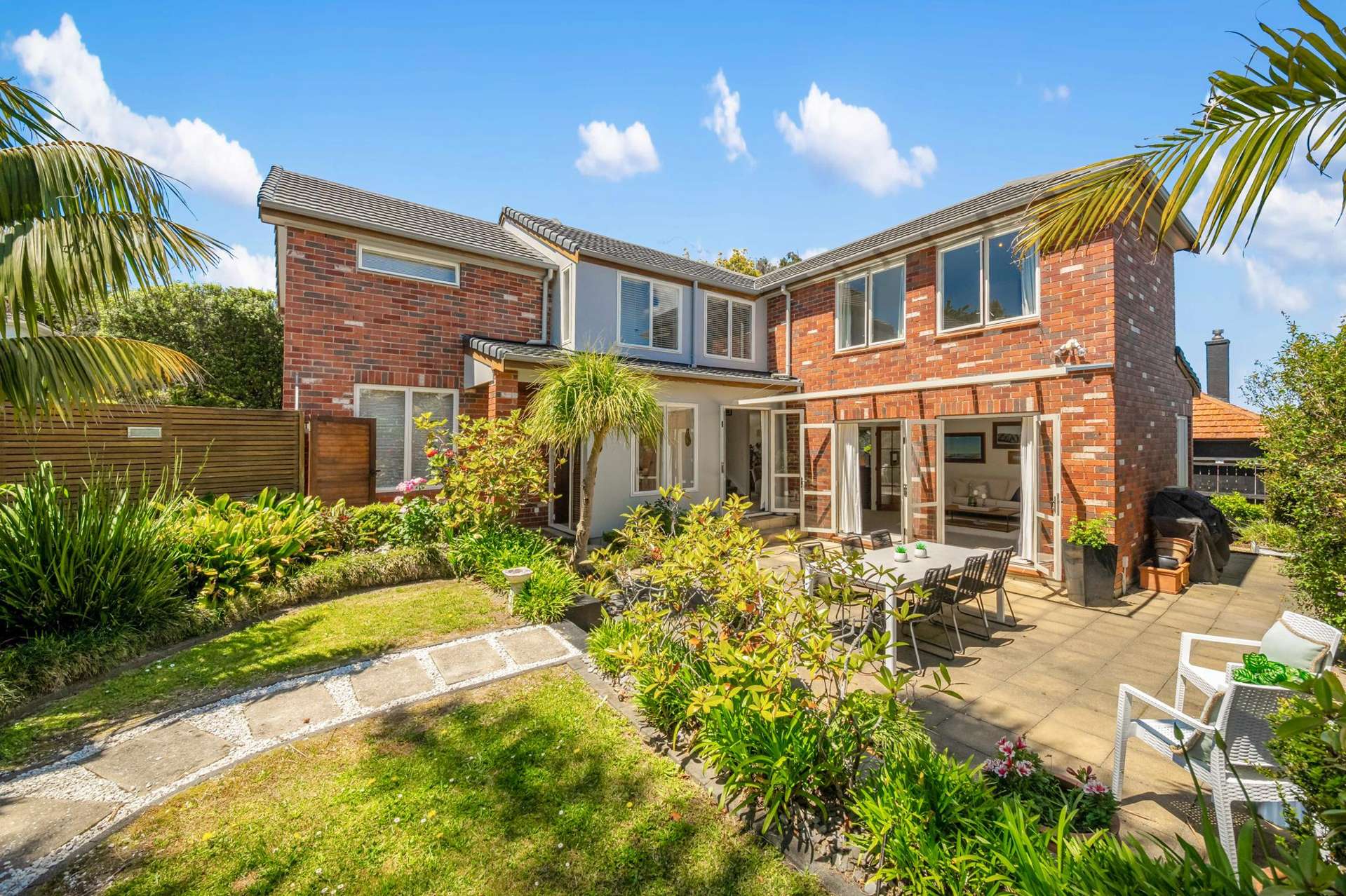 8 Queensway Three Kings_0