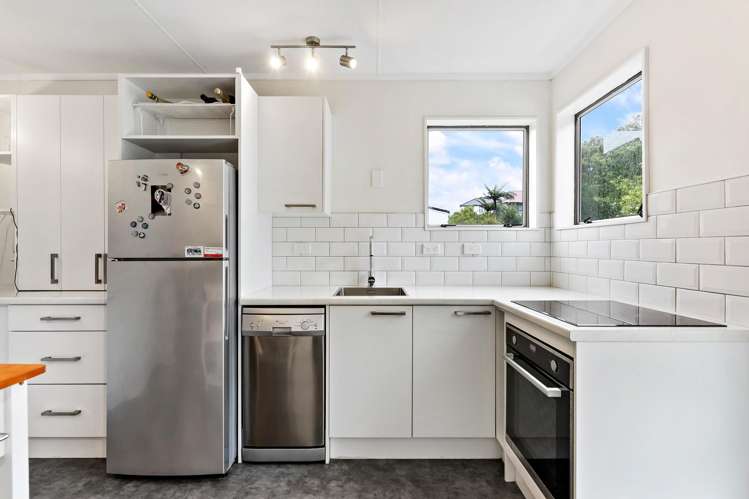 2A Makatote Grove Churton Park_4