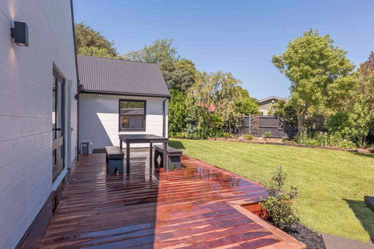 10 Esher Place Saint Martins_18