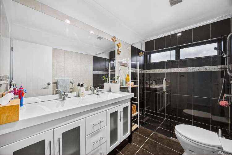 20B Puketitiro Street Glen Eden_13