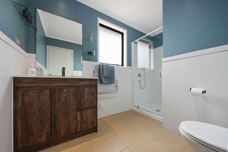 26 Greenbough Lane Greenhithe_16