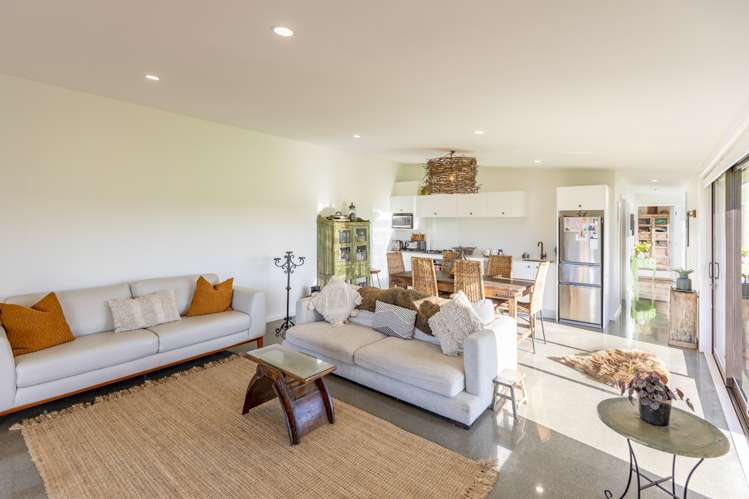 20 White Road Otane_6