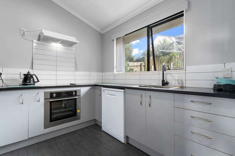 94 Kamara Road Glen Eden_11