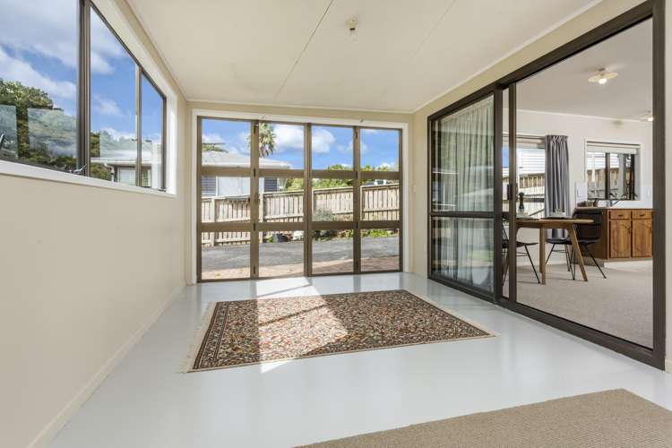 64 Eskdale Road Birkdale_18