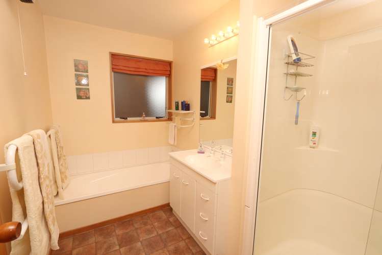 48 Reid Crescent Allenton_12