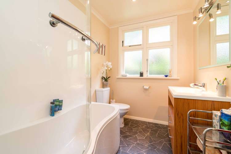 36 Easther Crescent Kew_18