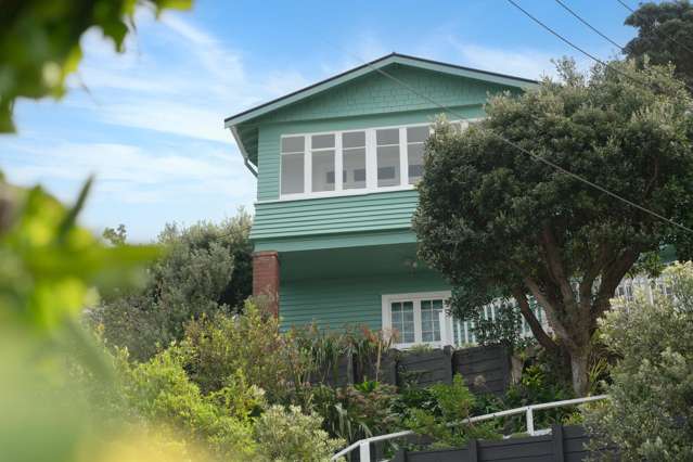 CAPTIVATING HATAITAI BUNGALOW