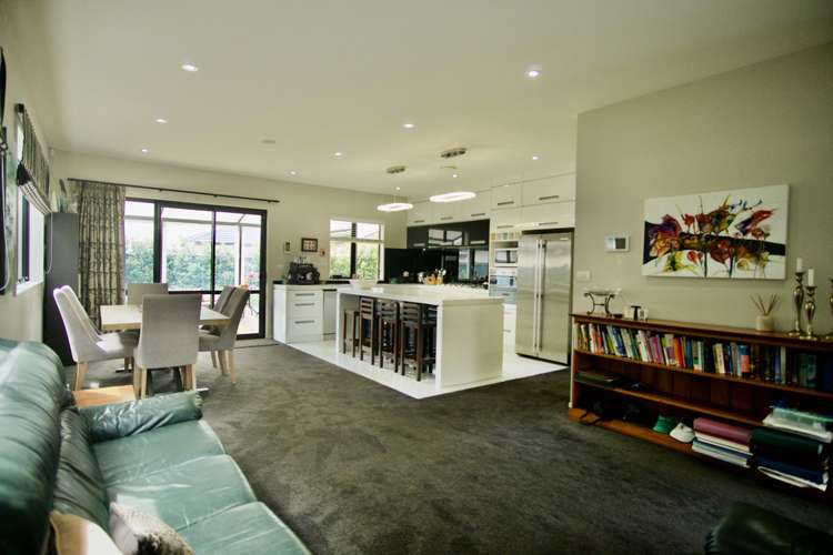 8 Rosewell Crescent Flat Bush_11