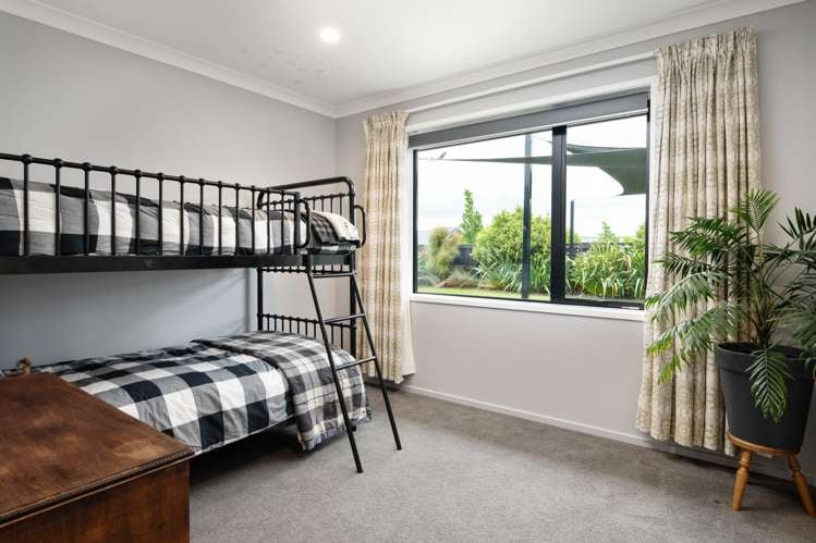 3 Spitfire Drive Burleigh_11