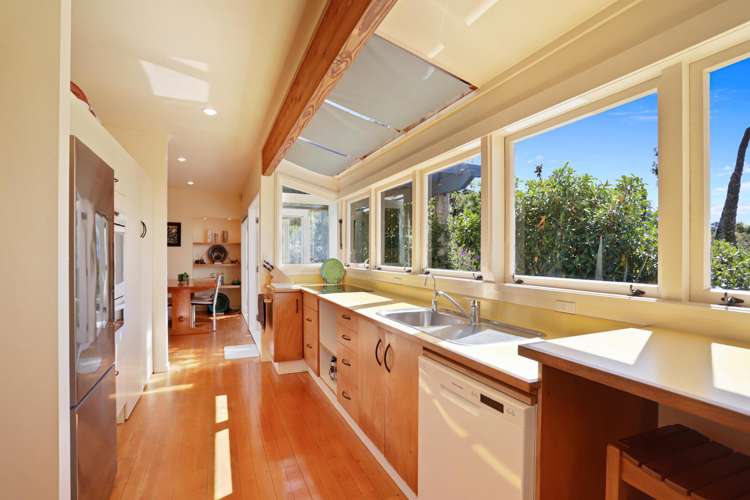 858 West Coast Road Waiatarua_14