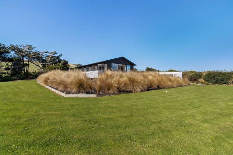 77 Tihaka Beach Road Riverton & Surrounds_28